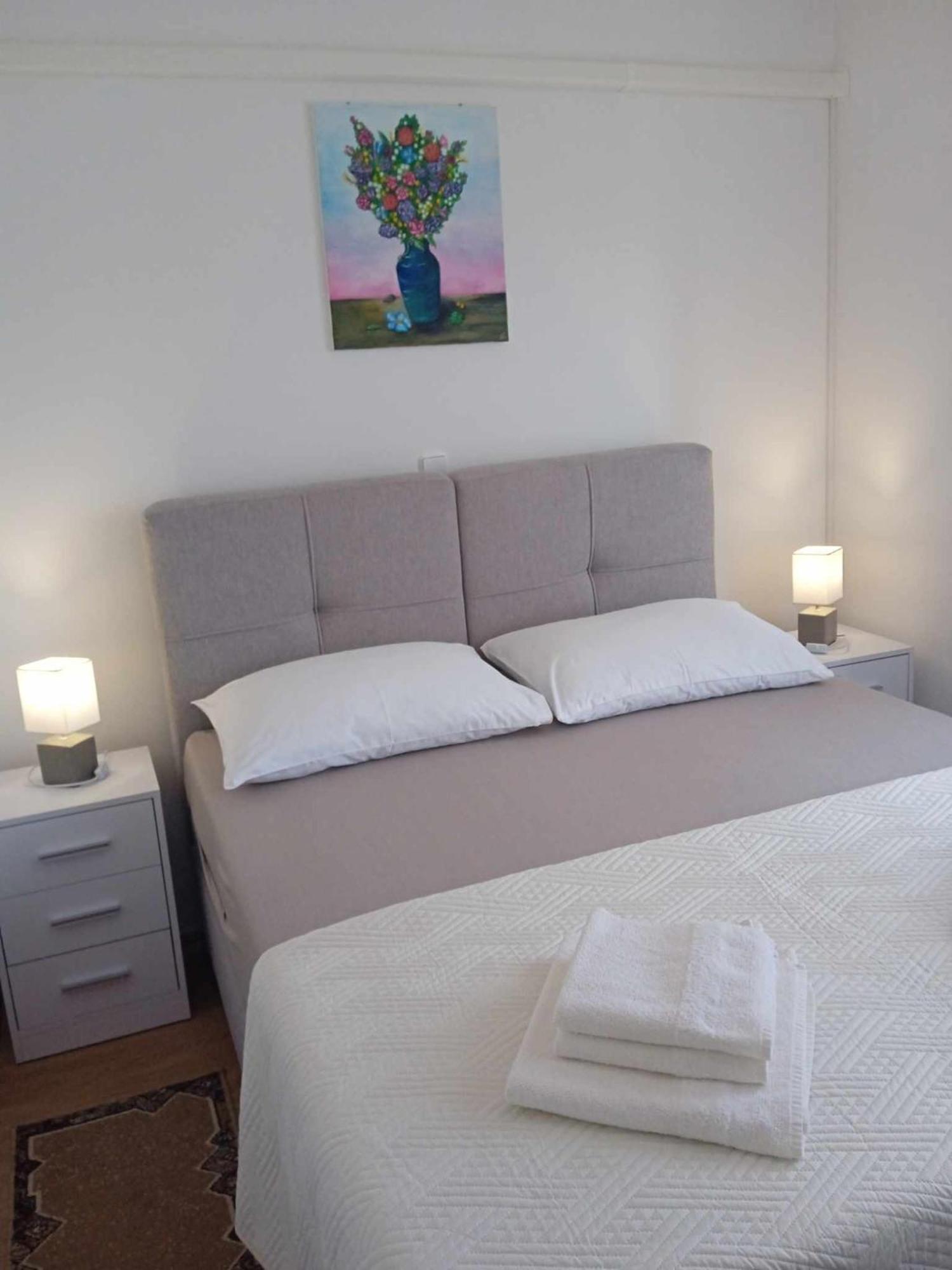 Apartmani Vesna Lun  Eksteriør billede